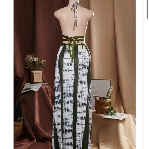 NEW‼️Backless Halter Print Dress - Picture 4 of 5